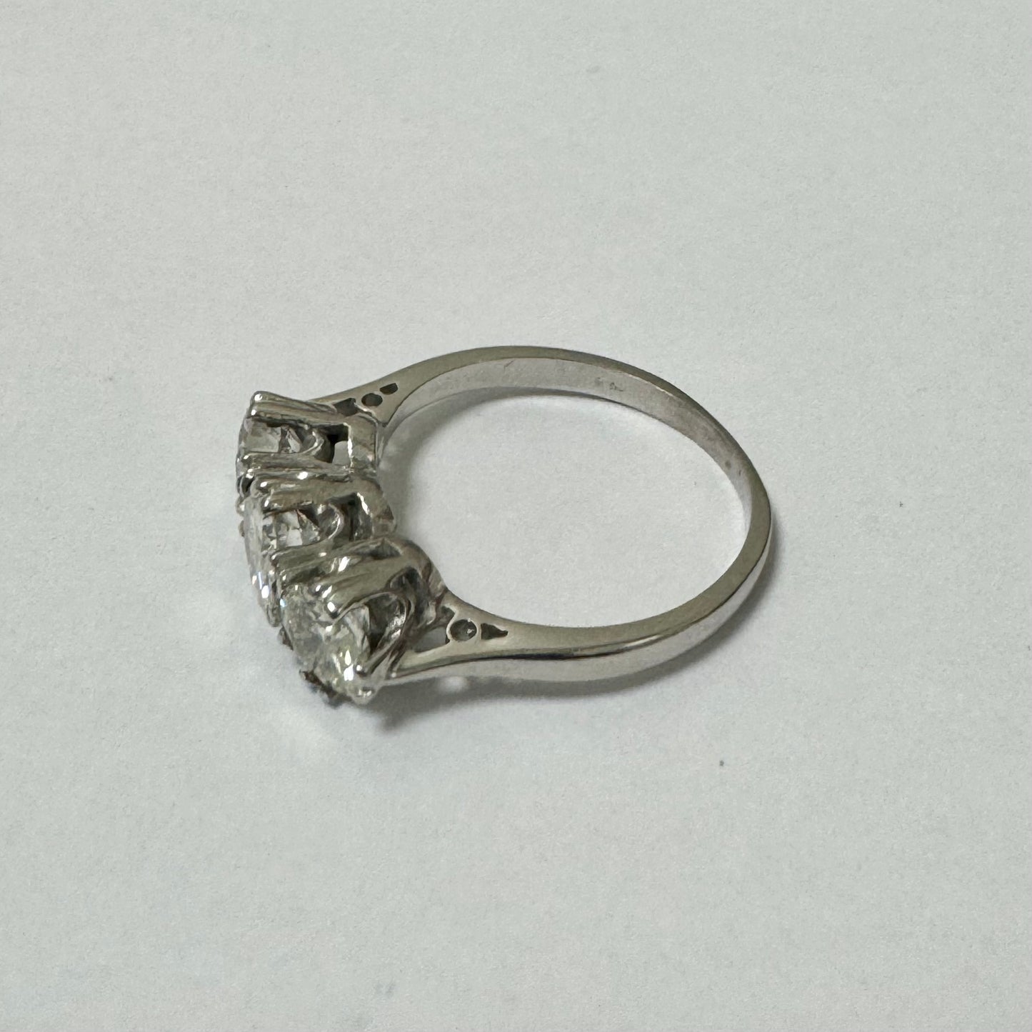 18ct White Gold Trilogy Diamond Ring- Pre-Loved Ref PLR62