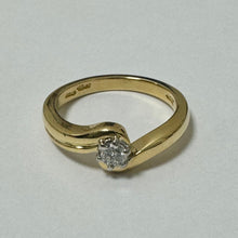 Load image into Gallery viewer, 18ct Yellow Solitaire Diamond Twist Ring - Pre Loved Ref PLR109
