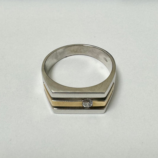 18ct Yellow and White Gold Two-Tone Single Diamond Set Ring  - Pre-Loved Ref PLR48