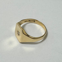 Load image into Gallery viewer, 18ct Yellow Gold Diamond Set Signet Ring Pre-Loved Ref PLR30
