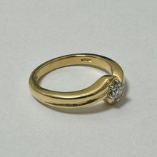 Load image into Gallery viewer, 18ct Yellow Solitaire Diamond Twist Ring - Pre Loved Ref PLR109
