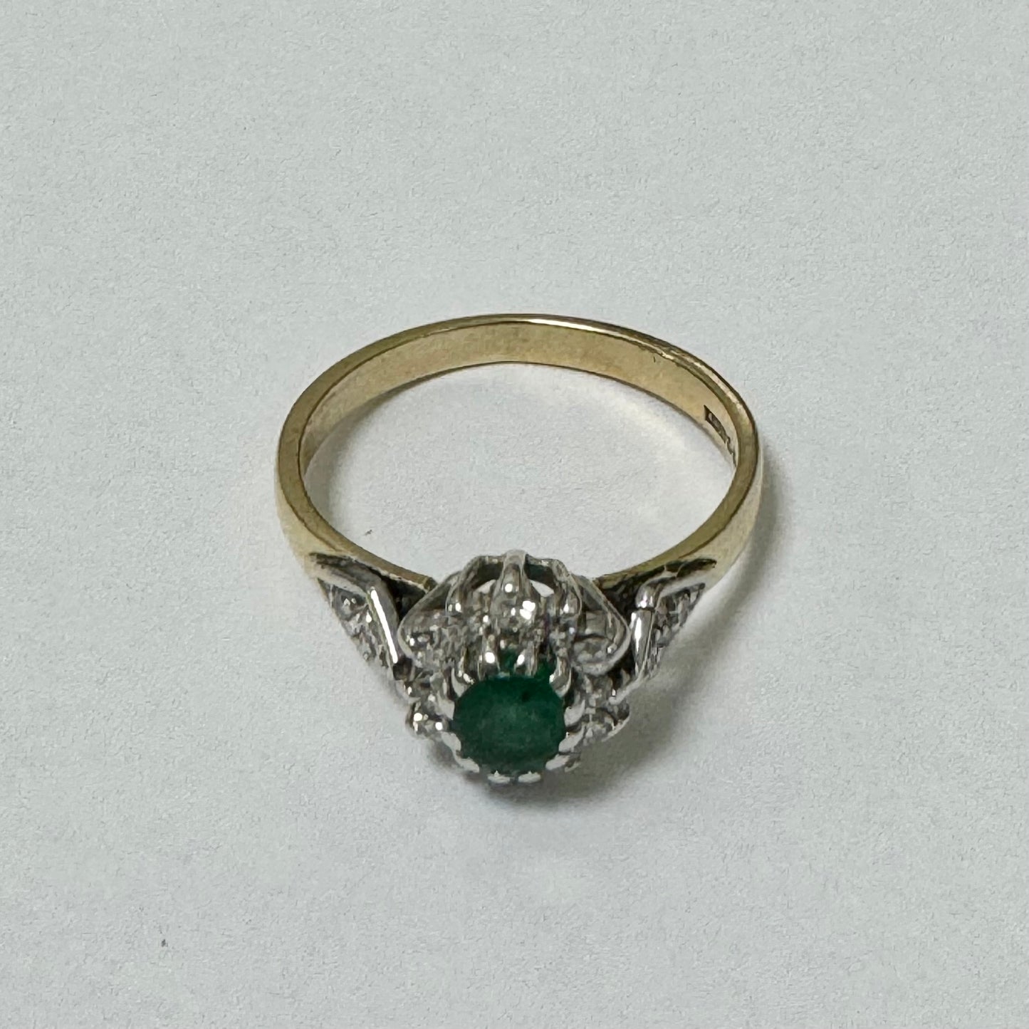 9ct Yellow Gold Emerald and Diamonds Set Cluster Ring Pre Loved