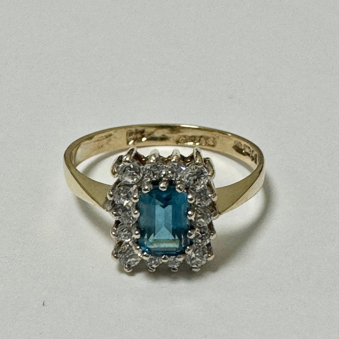 9ct Yellow Gold Blue Topaz and CZs Cluster Ring - Pre Loved Ref PLR95