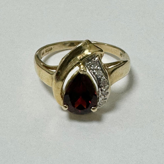 9ct Yellow Gold Garnet Ring Pre-Loved