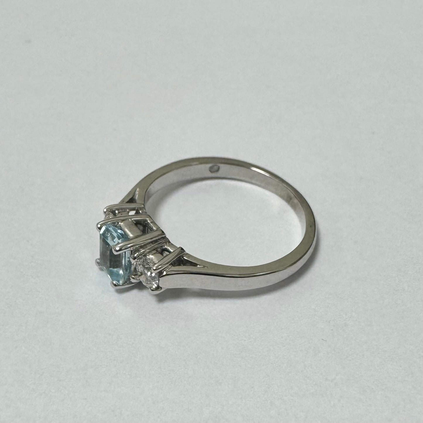 18ct White Gold Aquamarine and Diamonds 3 Stone Ring Pre-Loved ref PLR117