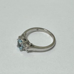 18ct White Gold Aquamarine and Diamonds 3 Stone Ring Pre-Loved ref PLR117