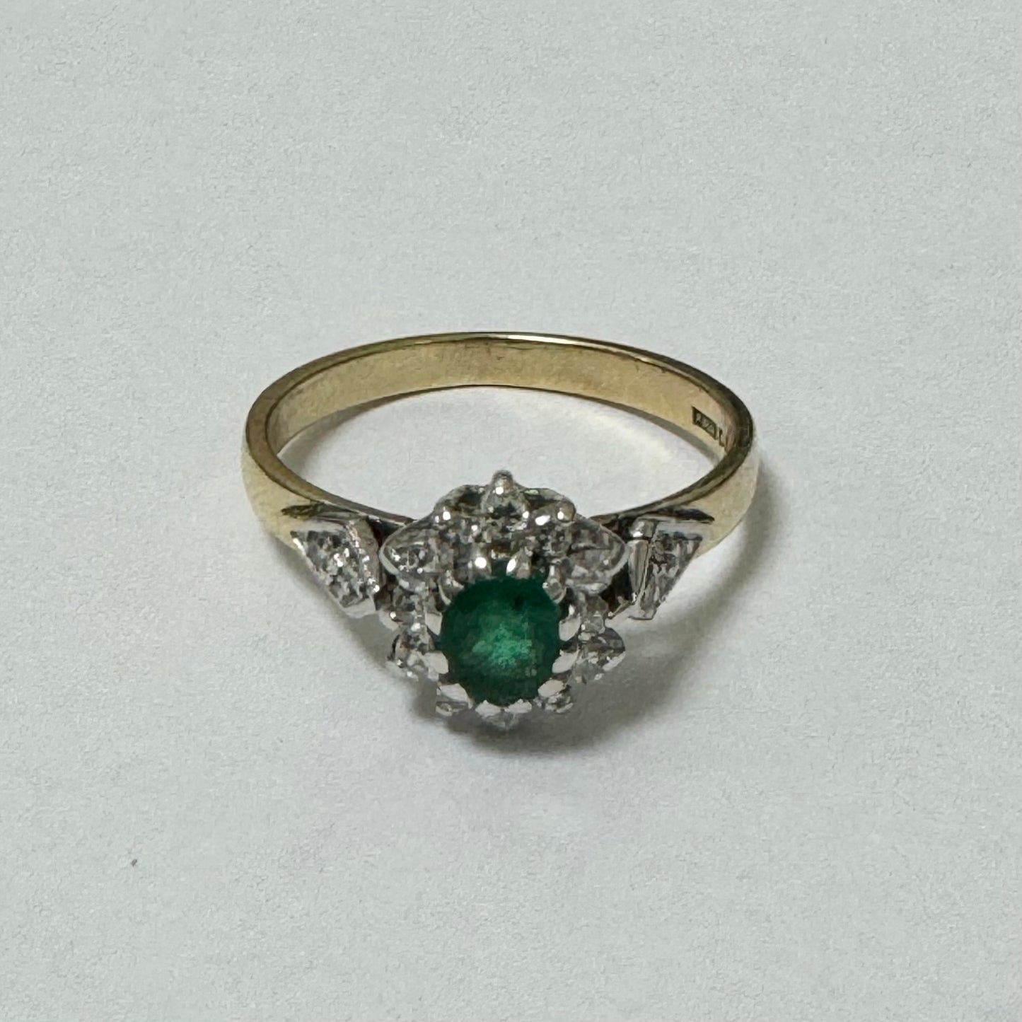 9ct Yellow Gold Emerald and Diamonds Set Cluster Ring Pre Loved