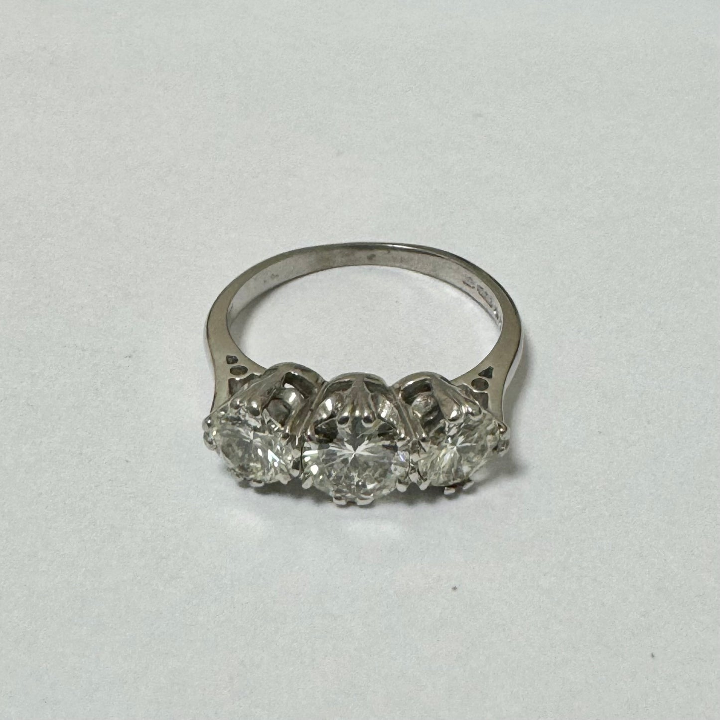 18ct White Gold Trilogy Diamond Ring- Pre-Loved Ref PLR62