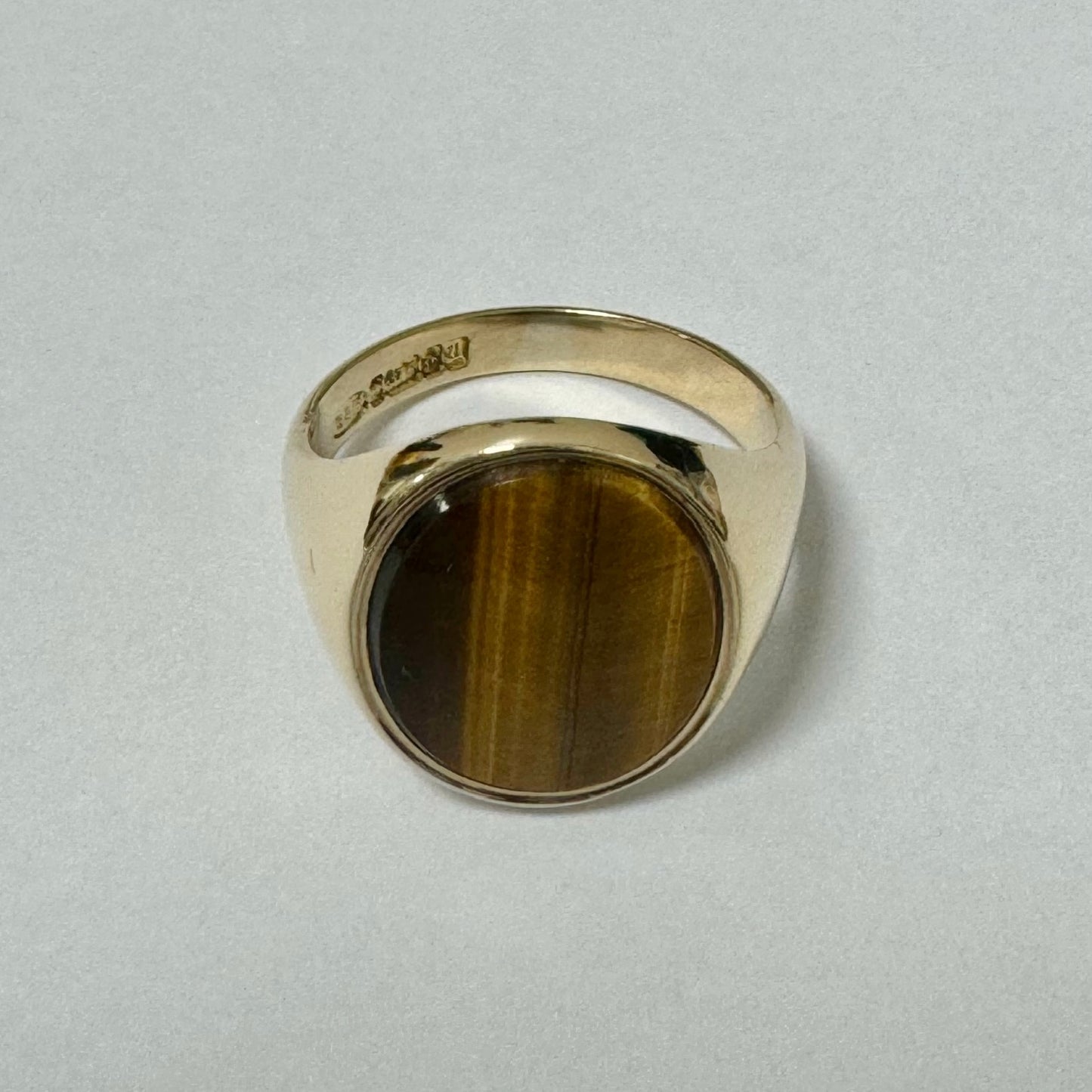 9ct Yellow Gold Tiger Eye Set Oval Signet Ring Pre-Loved Ref PLR42