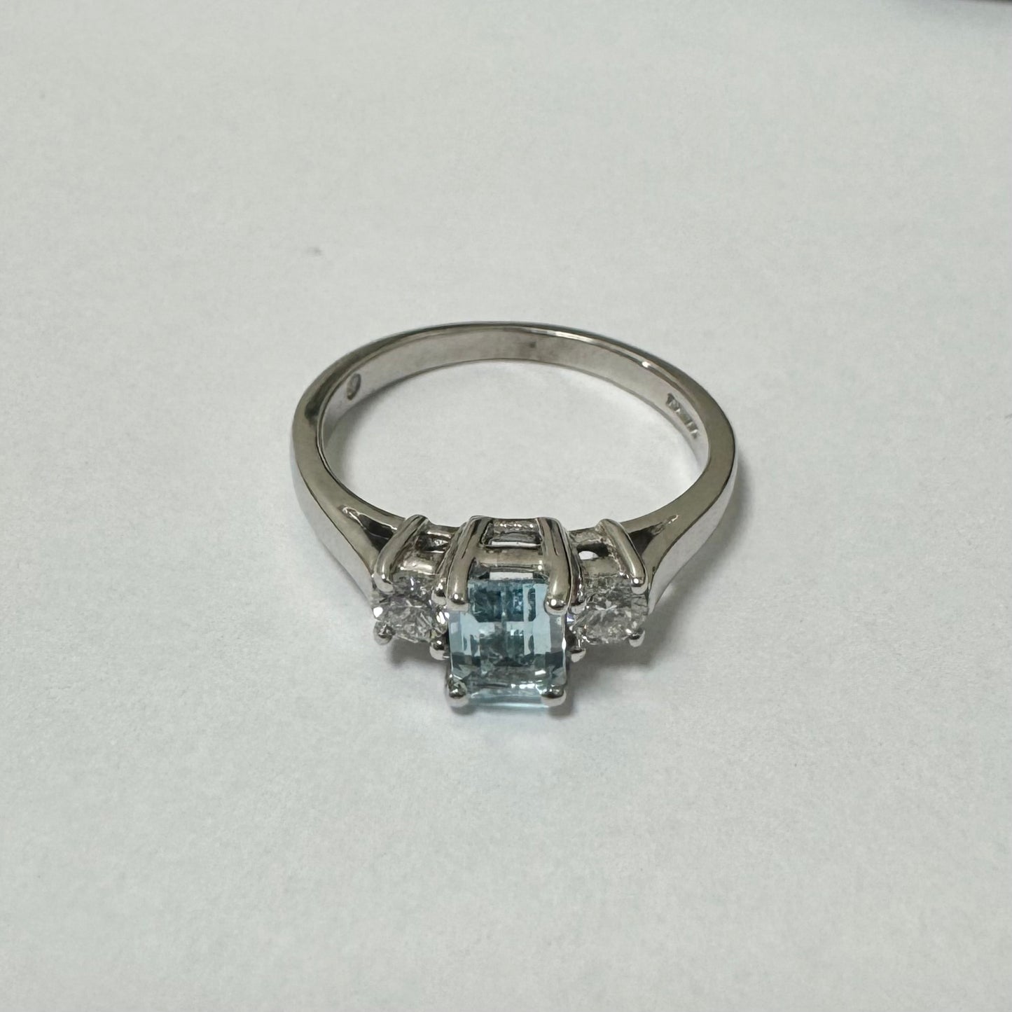 18ct White Gold Aquamarine and Diamonds 3 Stone Ring Pre-Loved ref PLR117