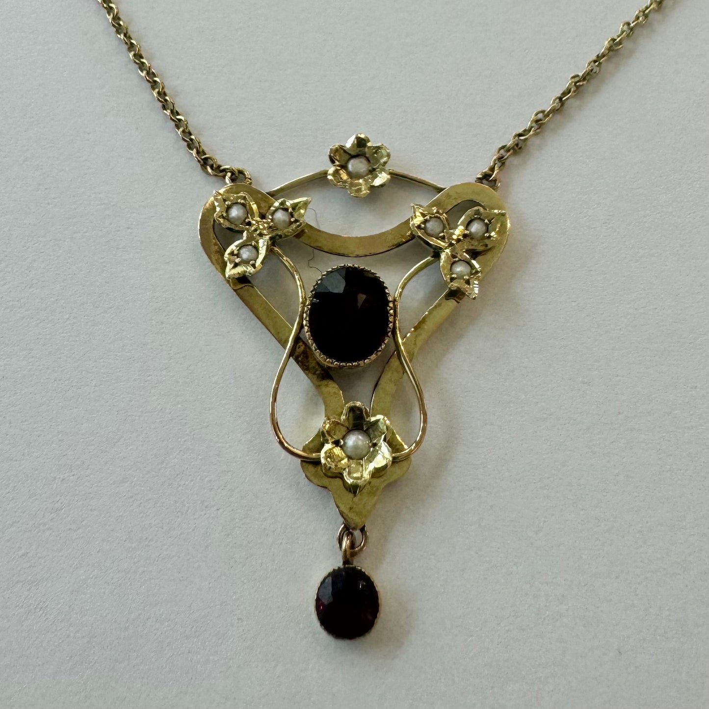 9ct Yellow Gold Garnet and Seed Pearl Set Vintage Look Pendant And Chain Pre Loved