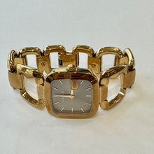 Load image into Gallery viewer, Pre-Loved Ladies Gucci Watch 125.4 Rose Gold PVD Stainless Steel Bracelet Watch
