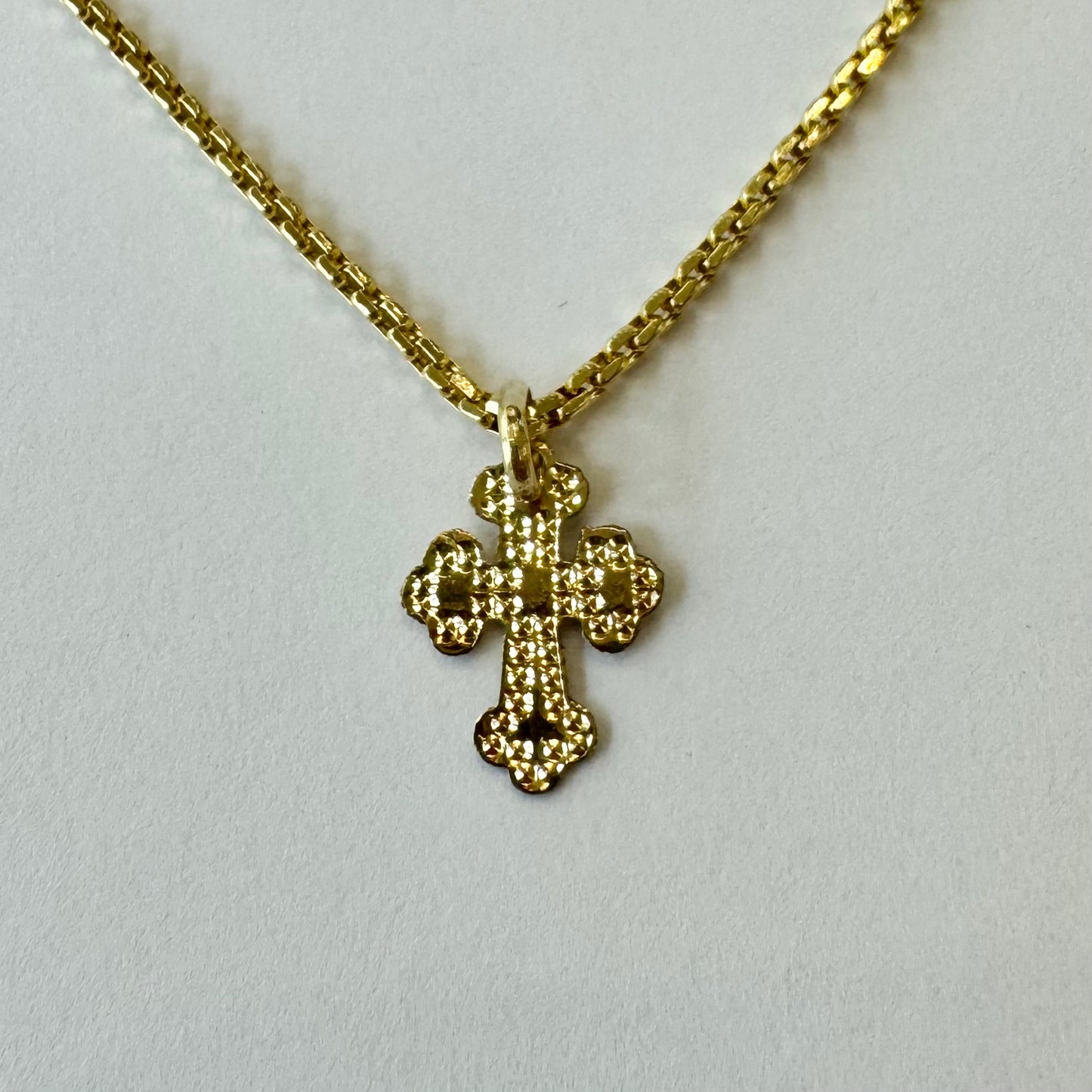 14ct Yellow Gold Small Patterned Cross and Fancy Box Link Chain Pre Loved