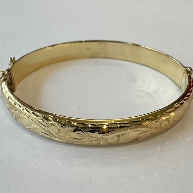 PLB14 Preloved 9ct Y/G Engraved Hinge Bangle with safety chain 10.5grms