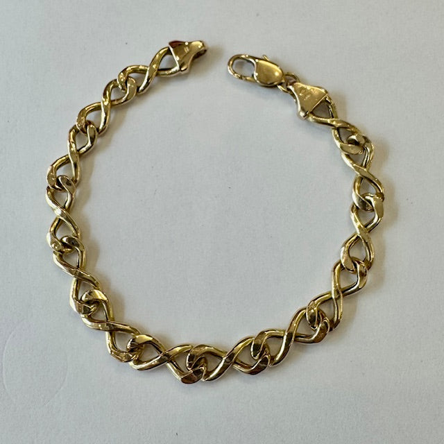 PLB16 Preloved 9ct Y/G Figure of eight link bracelet 5.8grms £405 71/2Inches