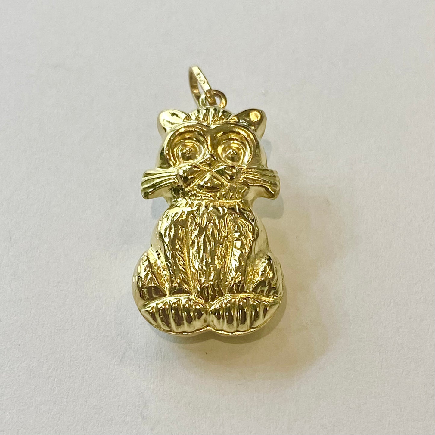 PLCH20 9ct yellow gold Cat charm pendant 1.7grms