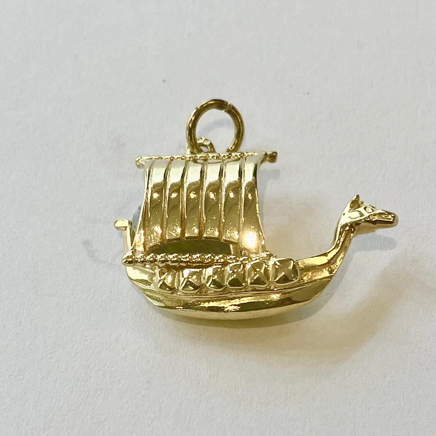 PLCH08 9ct Y/G Viking Ship charm 4.1grms