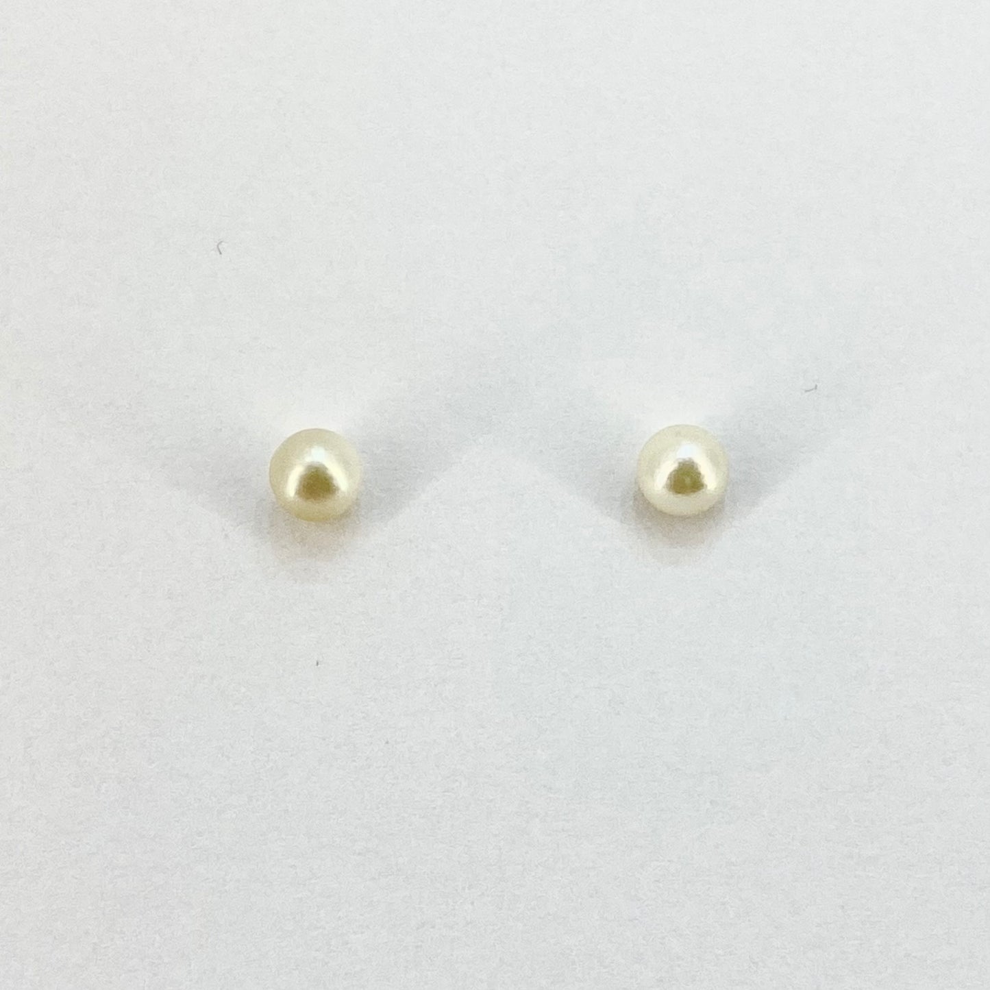 9ct Yellow Gold 4mm Pearl Stud Earrings Pre-Loved Ref PLE48