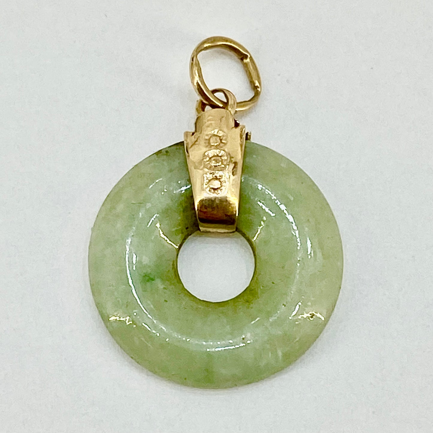 18ct Yellow Gold Jade Pendant Pre Loved