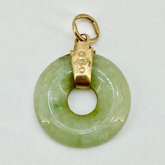 18ct Yellow Gold Jade Pendant Pre Loved