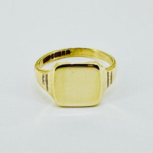 9ct Yellow Gold Signet Ring - Pre-Loved