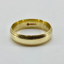 Load image into Gallery viewer, 9ct Yellow Gold Patterned Edge Wedding Ring 6mm Pre Loved
