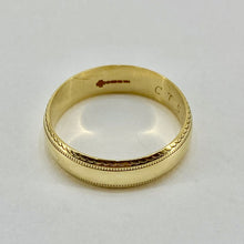 Load image into Gallery viewer, 9ct Yellow Gold Patterned Edge Wedding Ring 6mm Pre Loved
