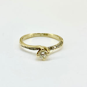 14ct Yellow Gold Solitaire Diamond Twist Ring With Diamond Set Shoulders Pre Loved