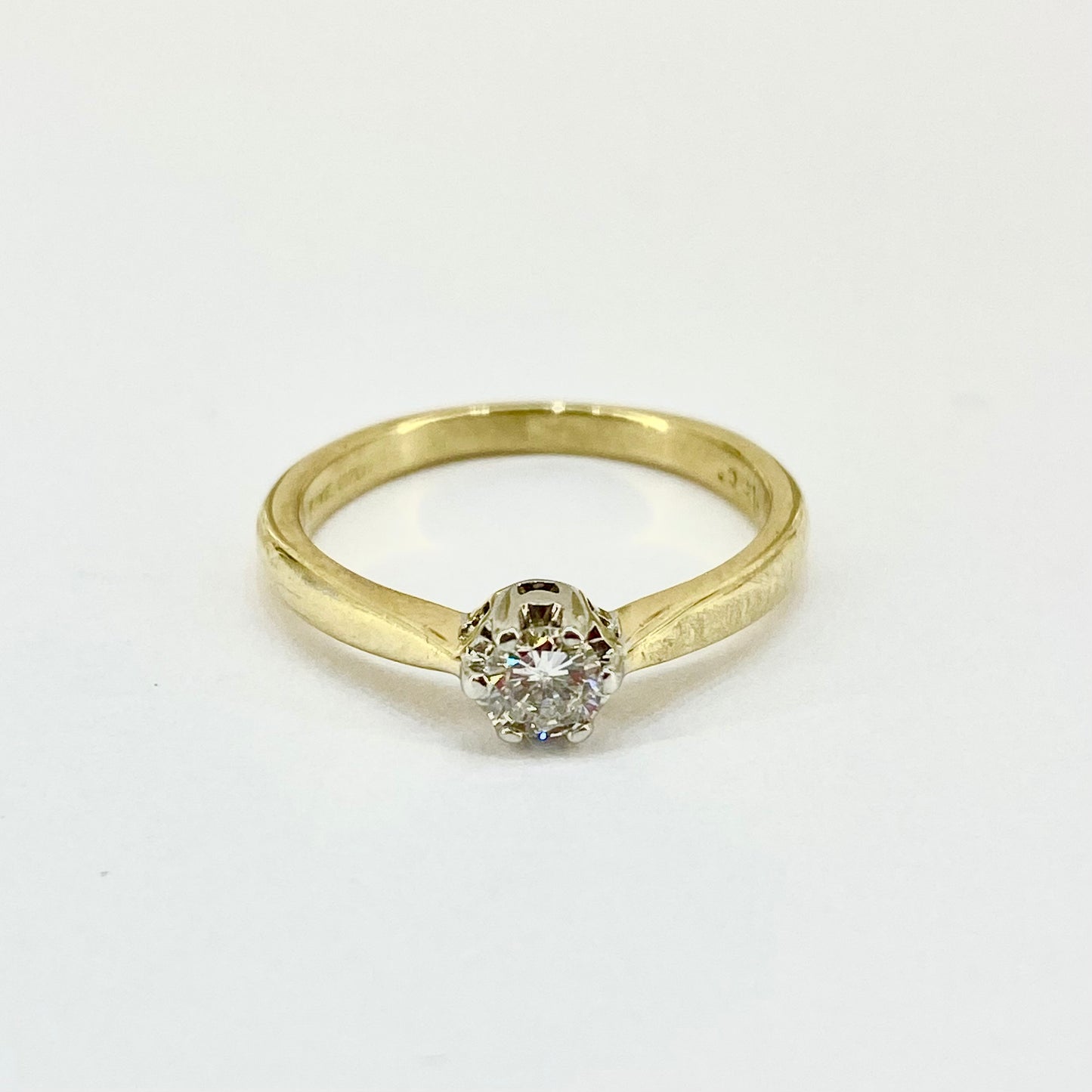 18ct Yellow Gold and Platinum Diamond Solitaire Ring Pre Loved