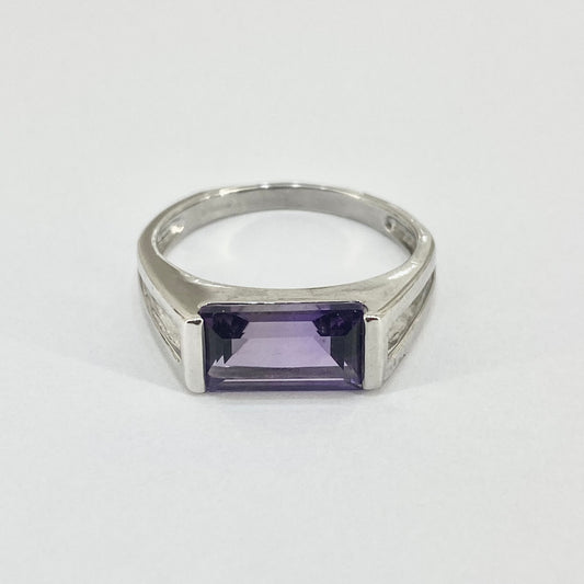 9ct White Gold Rectangular Cut Amethyst Set Ring Pre Loved