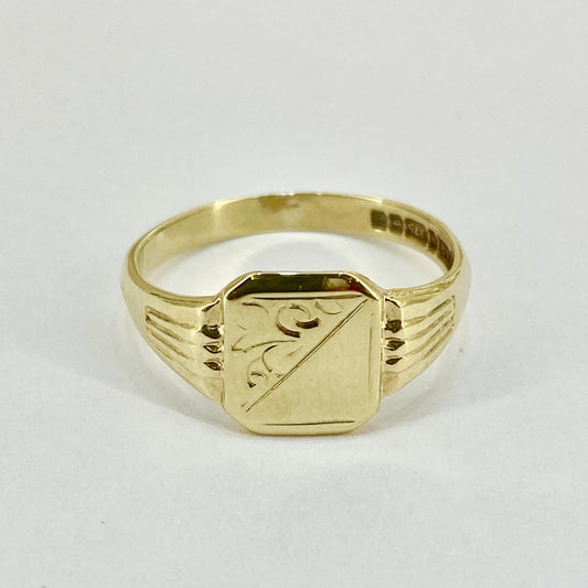 9ct Yellow Gold Engraved Signet Ring Pre Loved