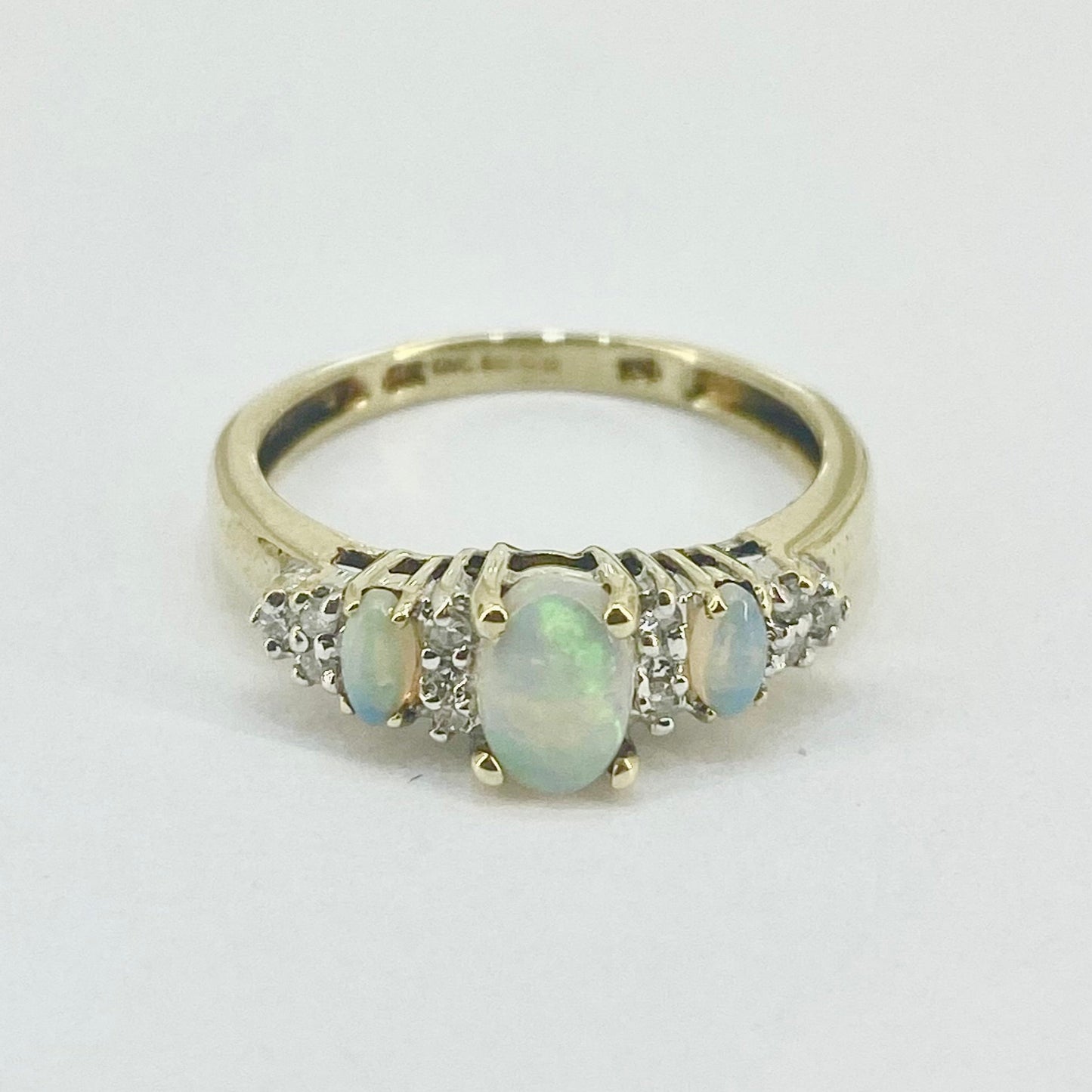 9ct Yellow Gold Opals and Diamonds Set Ring Pre Loved