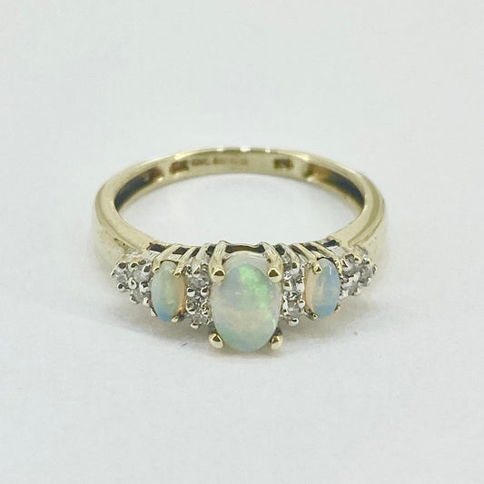 9ct Yellow Gold Opals and Diamonds Set Ring Pre Loved