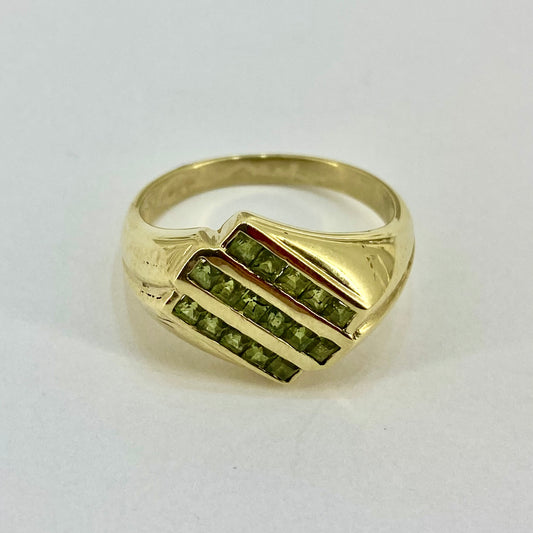 9ct Yellow Gold Green Stone Set Signet Ring Pre Loved