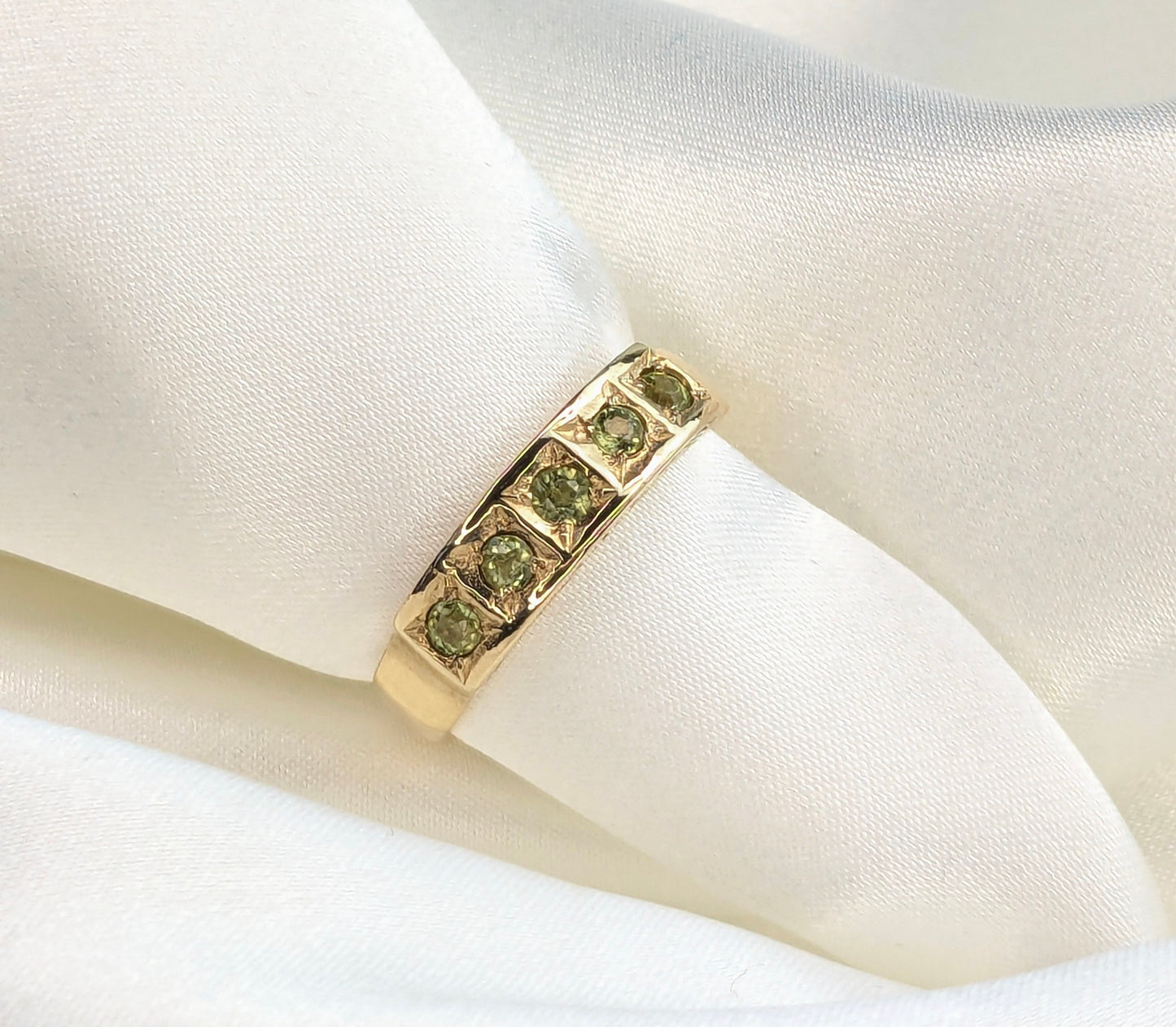 18ct Gold 5 Stone Peridot Ring