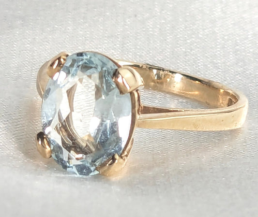 9ct Yellow Gold Blue Topaz Set Ring Pre Loved PLR120