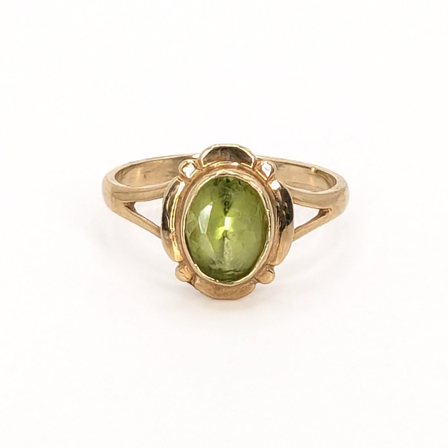 9ct Yellow Gold Oval Peridot Set Ring Pre Loved