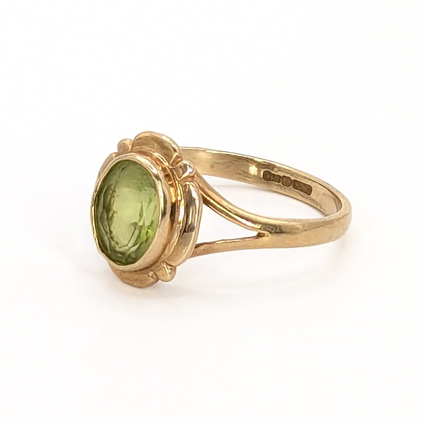 9ct Yellow Gold Oval Peridot Set Ring Pre Loved