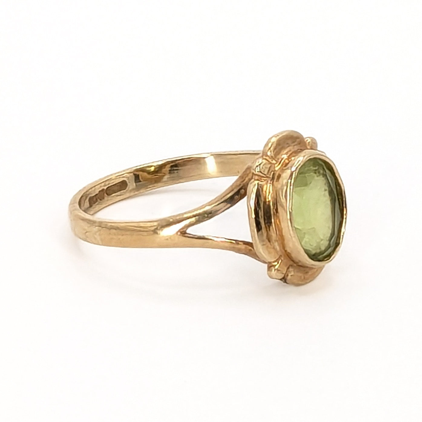 9ct Yellow Gold Oval Peridot Set Ring Pre Loved