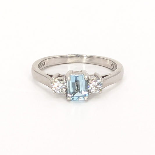 18ct White Gold Aquamarine and Diamonds 3 Stone Ring Pre-Loved ref PLR117